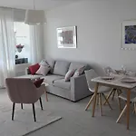 Puistotien Aurinkoinen Kaksio شقة *